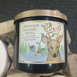 Bath & Body Works Black and Gold Candle